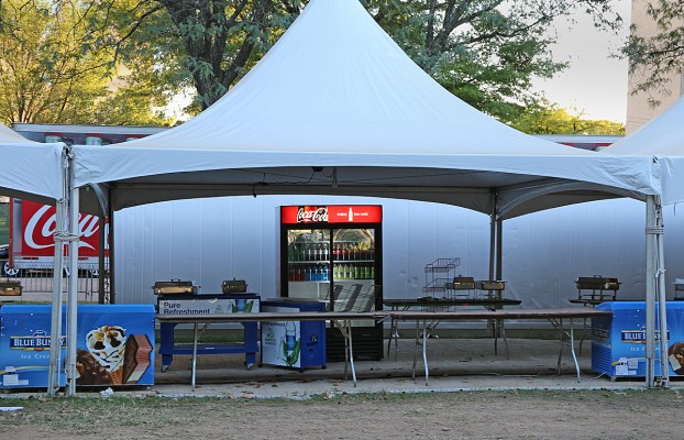 15_09_25 06 Food Tents CM_6689