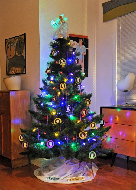 16_01_04 7 Celebrity Christmas Tree_3750