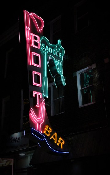 16_06_11 6 Boot &amp; Saddle Neon DC_1438