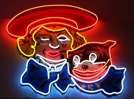 16_06_11 7 Buster Brown Neon CM_4086